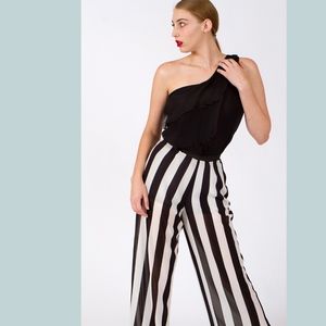 Chiffon top  -  Black off the shoulder / one shoulder